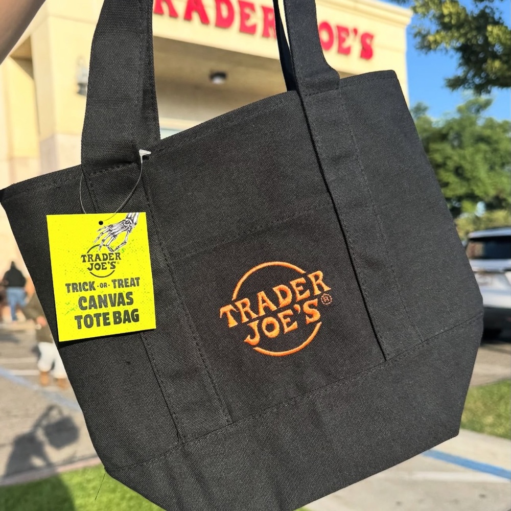 🖤Trader Joe’s Halloween Trick or Treat mini canvas tote in Black🖤